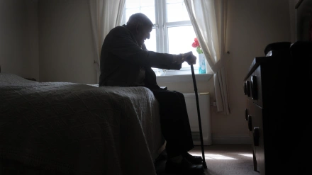 Rosa, hija de un pensionista con la casa okupada: "Alquiló su vivienda para pagar la residencia porque no le llegaba y ahora tiene una deuda de 17.500 euros"