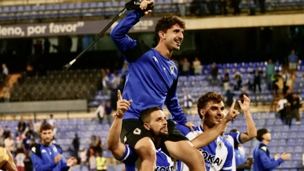 Soldevila, a hombros tras la victoria del Hércules.