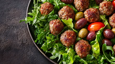 Entre las recetas más locas está la ensalada de albóndigas