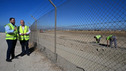 El diputado de Proyectos Estratégicos, Nicolás Navarro y el diputado de Obras Públicas, José Ramón Jiménez, han visitado las obras del paseo ciclopeatonal en el tramo de la Base Aérea que une Alhendín con Las Gabias
