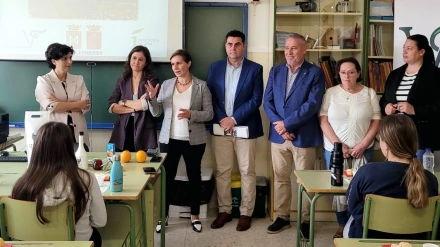 La delegada de Agricultura, Soledad Aranda, inaugura unas jornadas en Villatorres para animar a los estudiantes a dedicarse al sector del aceite de oliva