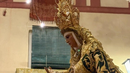 La Esperanza de Triana a su paso por la calle Pureza, camino de la Parroquia de San Jacinto