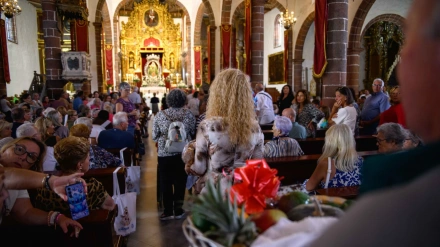 Cientos de fieles han visitado a diario a la Virgen de Candelaria en la Parroquia de la Concepción