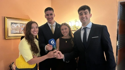 Los alumnos con Premio Fin de Carrera de la Universidad de Oviedo recibidos en audiencia por la Familia Real