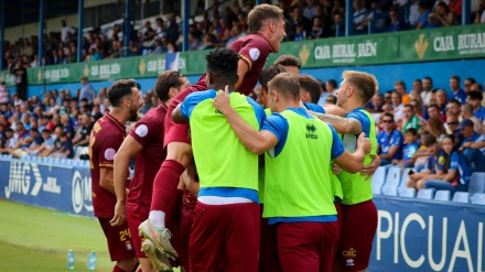 El CF Lorca Deportiva celebrando un gol en la victoria en Linarejos