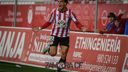 Sancho, del Zamora CF, celebra uno de los goles