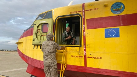 Ángel Expósito, en el Canader CL215T