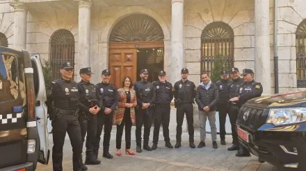 Policías locales turolenses antes de trasladarse a Catarroja
