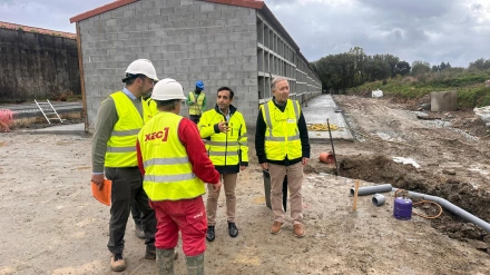 Alcalde y concejal de Servicios en la zona de obras