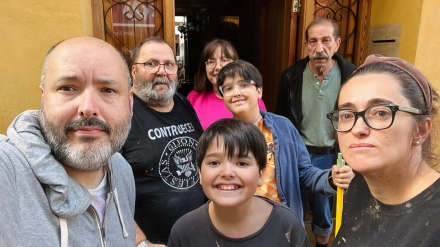 Javier Cueto, familia y vecinos