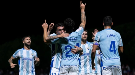 Lobete celebra el primer gol de penalti en el Muñoz Pérez.