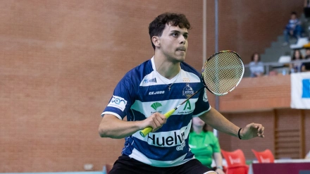 Alejandro Pérez, jugador del Club Bádminton IES La Orden