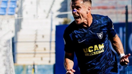 Dani Aquino se estrenó como goleador