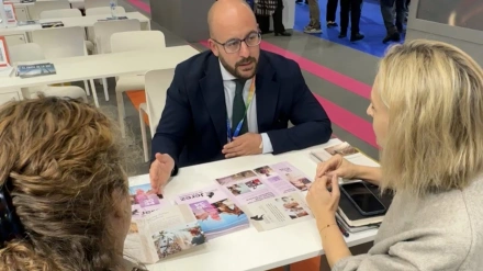 03/11/2025 El responsable de Turismo del Patronato de la Diputación de Cádiz, Germán Beardo, en una reunión mantenida en una edición anterior de la World Travel Market de Londres.POLITICA DIPUTACIÓN DE CÁDIZ