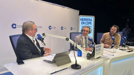 Francisco Rodríguez, presidente de la Diputación de Granada, con Carlos Herrera y Jorge Bustos