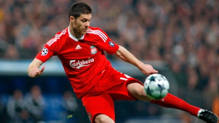 Xabi Alonso, durante su etapa como jugador del Liverpool