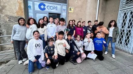 Estudiantes del IES Alfonso II en COPE Oviedo