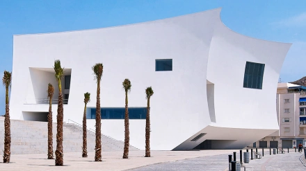 Exterior del auditorio Infanta Elena de Águilas