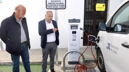 Javier Vidal junto al alcalde de Medina Sidonia, José Manuel Ruiz