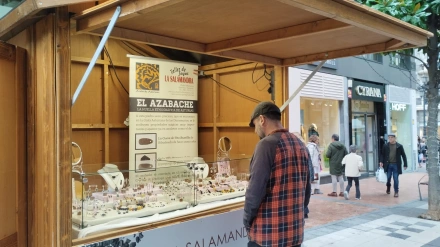 Puesto de azabache en el Mercado de Gil de Jazz, Oviedo