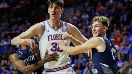 El pivot canadiense mide 5 centímetros más que dos torres legendarias del baloncesto.