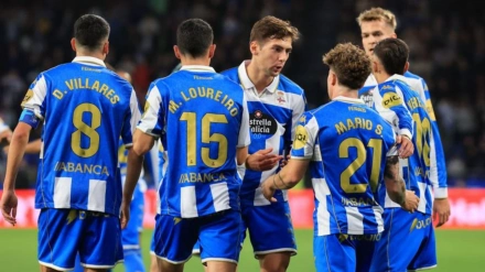 Los futbolistas del Deportivo celebrando un gol