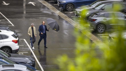 Jokin Aperribay y Erik Bretos en el parking de Zubieta.