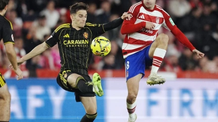 Pau Sans, en una acción del partido de este domingo en Granada