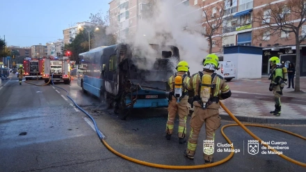 Arde un autobús de la EMT en el distrito Bailén-Miraflores de Málaga capital