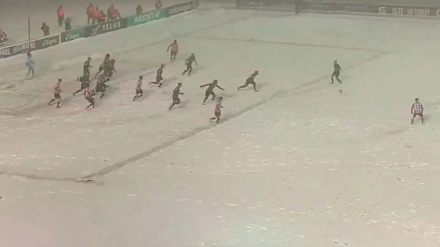 El increíble gol de un jugador del Atlético Ottawa para dar el título liguero a su equipo bajo una intensa nevada