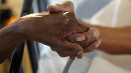 Eleanor y Lyle Gittens, la pareja con el matrimonio más largo del mundo, en Miami en noviembre de 2025