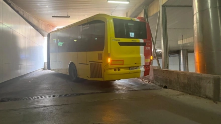Bus del TIB averiado en la salida de la Estación Intermodal
