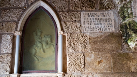 Placa y bajorrelieve, 'Capilla de Santiago' (Capilla de Santiago), Melilla la Vieja, Melilla