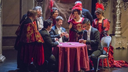 Representación de La Traviata en la versión de la compañía lírica Ópera 2001