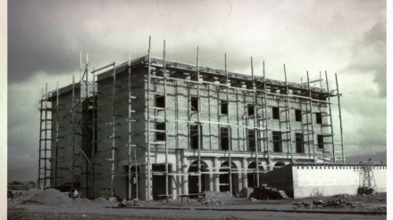 Edificio del Gobierno Civil de Huesca en construcción en 1945