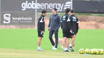 Bob Voulgaris y Pablo Hernández en el entrenamiento del hoy