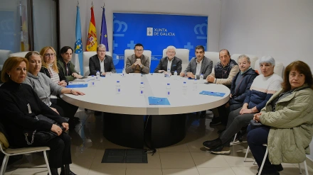 Representantes de la Xunta, Diputación y placeros se reúnen para buscar una solución