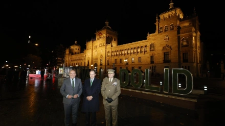 Así luce la nueva iluminación de la Academia de Caballería de Valladolid en su 175 aniversario