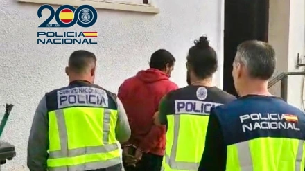 14/11/2025 Agentes de la Policía con el detenido por el homicidio de un joven en El Puerto.POLITICA ESPAÑA EUROPA ANDALUCÍAPOLICÍA NACIONAL