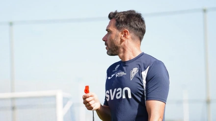 Adrián Colunga durante una sesión de trabajo