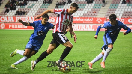 Markel Lozano, jugador del Zamora, en el duelo ante el Ourense