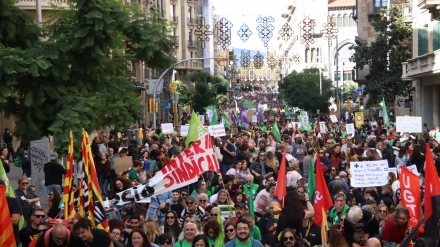 Masiva manifestación de los profesores catalanes en Barcelona para reclamar mejoras