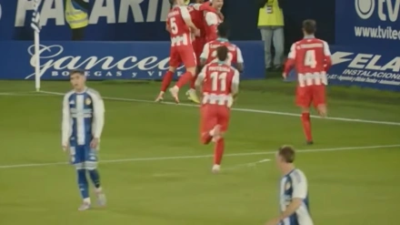 El CD Lugo celebra el empate en El Toralín frente a la afición lucense