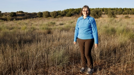 Concepció Morera a la seva finca familiar que ha inscrit al Registre de parcel·les agrícoles en desús