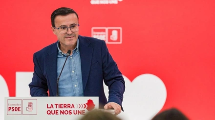 17/11/2025 El secretario general del PSOE extremeño, Miguel Ángel Gallardo, en una rueda de prensa en Mérida.POLITICA ESPAÑA EUROPA EXTREMADURAPSOE EXTREMADURA