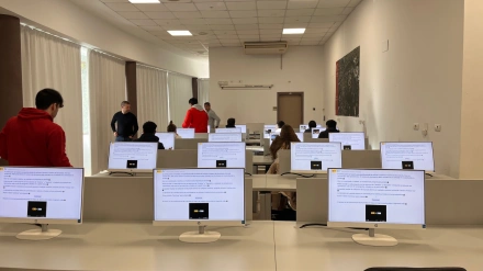 La sala informatizada ha sido habilitada por el Ayuntamiento de Monforte gracias a un convenio con la DGT