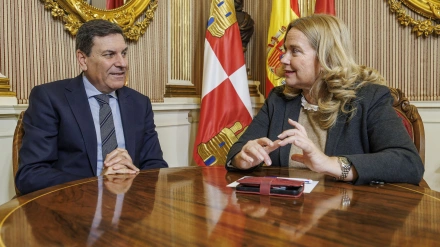 El consejero de Economía y Hacienda y portavoz de la Junta, Carlos Fernández Carriedo, y la alcaldesa de Burgos, Cristina Ayala, mantienen un encuentro de trabajo para desarrollar medidas de impulso para el Parque Tecnológico de Burgos