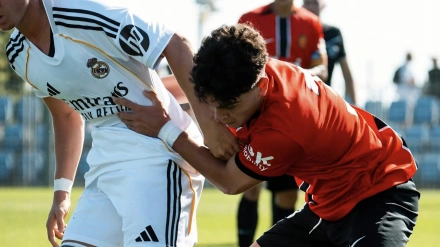 Luis Orejuela con el división de honor