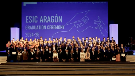 El Palacio de Congresos ha acogido la ceremonia de graduación de 115 alumnos de Grado y Máster.