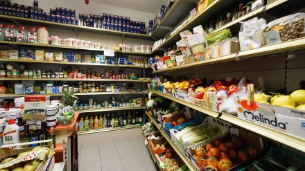 Interior de una tienda de comestibles